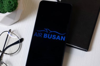 New York, ABD - 1 Haziran 2024: Air Busan Logosu Telefon Ekranı, Şirket Simgesi.