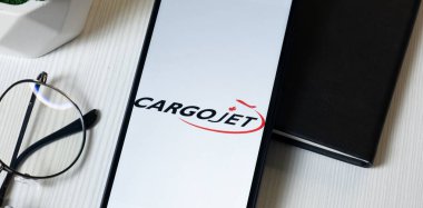 New York, ABD - 1 Haziran 2024: Telefon Ekranında Kargojet Logosu, Şirket Simgesi.