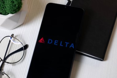 New York, ABD - 1 Haziran 2024: Delta Hava Hatları Logosu Telefon Ekranında, Şirket Simgesi.