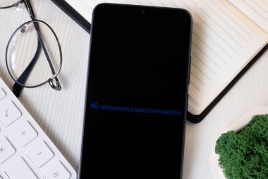 New York, ABD - 1 Haziran 2024: Westamerica Bancorporation Logo Telefon Ekranı, Şirket Simgesi.