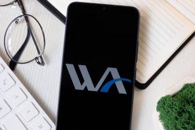 New York, ABD - 1 Haziran 2024: Batı İttifakı Bancorporasyon Logosu Telefon Ekranında, Şirket Simgesi.