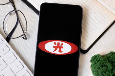 New York, ABD - 1 Haziran 2024: Shin Kong Finansal Holding Logosu Telefon Ekranı, Şirket Simgesi.