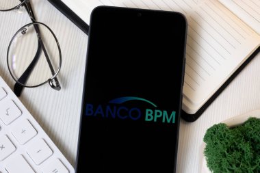 New York, ABD - 1 Haziran 2024: Banco BPM Logosu Telefon Ekranı, Şirket Simgesi.