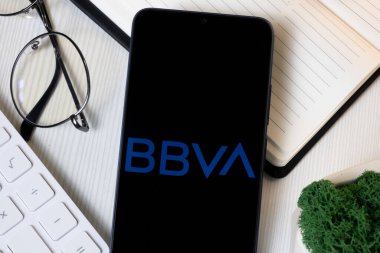 New York, ABD - 1 Haziran 2024: Banco BBBVA Arjantin Logosu Telefon Ekranı, Şirket Simgesi.