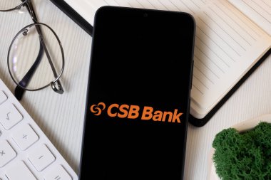 New York, ABD - 1 Haziran 2024: CSB Banka Logosu Telefon Ekranı, Şirket Simgesi.