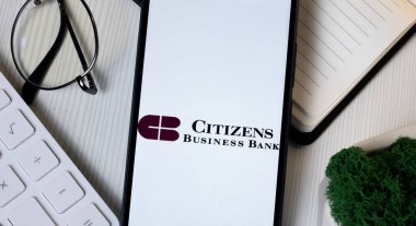 New York, ABD - 1 Haziran 2024: Vatandaşlar İş Bankası Logosu Telefon Ekranı, Şirket Simgesi.