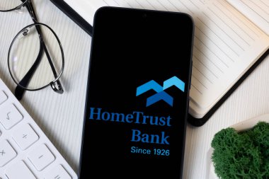 New York, ABD - 1 Haziran 2024: HomeTrust Bancshare Logosu Telefon Ekranı, HomeTrust Bank Company Icon.