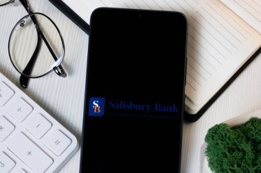 New York, ABD - 1 Haziran 2024: Salisbury Bank Logosu Telefon Ekranı, Şirket Simgesi.