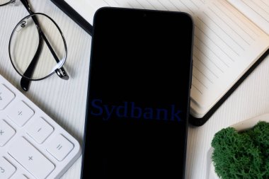 New York, ABD - 1 Haziran 2024: Sydbank Logosu Telefon Ekranı, Şirket Simgesi.