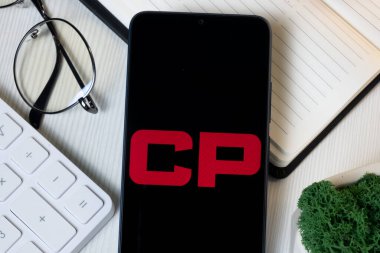 New York, ABD - 11 Haziran 2024: Kanada Pasifik Demiryolu Logosu Telefon Ekranı, Şirket Simgesi.