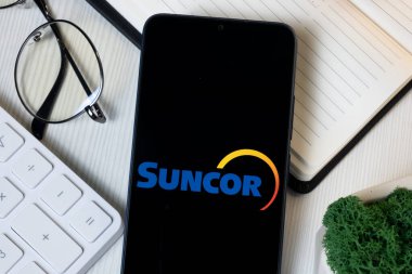 New York, ABD - 11 Haziran 2024: Suncor Enerji Logosu Telefon Ekranı, Şirket Simgesi.