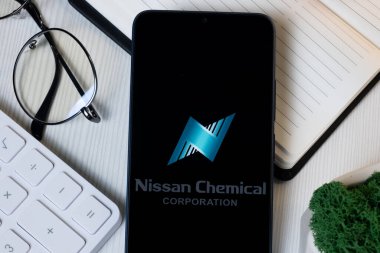 New York, ABD - 11 Haziran 2024: Nissan Kimyasal Logosu Telefon Ekranı, Şirket Simgesi.