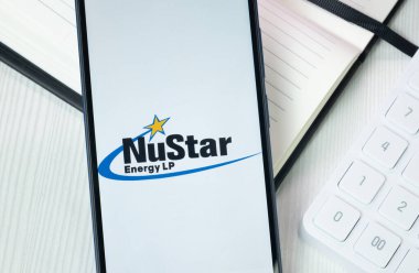 New York, ABD - 30 Haziran 2024: NuStar Enerji Logosu Telefon Ekranı, Şirket Simgesi.