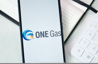 New York, ABD - 30 Haziran 2024: One Gas Logo on Phone Screen, Company Icon.