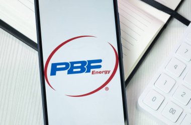 New York, ABD - 30 Haziran 2024: PBF Enerji Logosu Telefon Ekranı, Şirket Simgesi.