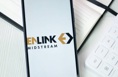 New York, ABD - 30 Haziran 2024: EnLink Midstream Logosu Telefon Ekranı, Şirket Simgesi.