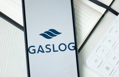 New York, ABD - 30 Haziran 2024: GasLog Telefon Ekranı, Şirket Simgesi.