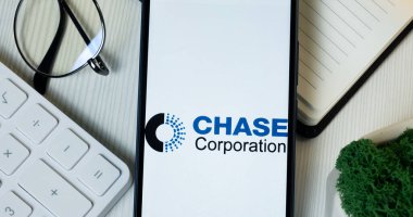 New York, ABD - 11 Haziran 2024: Chase Şirketi Logosu Telefon Ekranı, Şirket Simgesi.