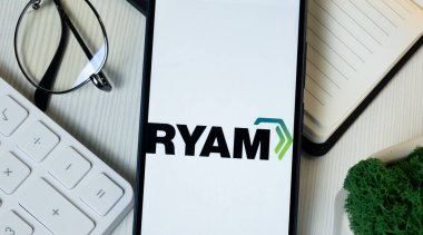 New York, ABD - 11 Haziran 2024: Rayonier Gelişmiş Malzeme Logosu Telefon Ekranında, Ryam Şirketi Simgesi.