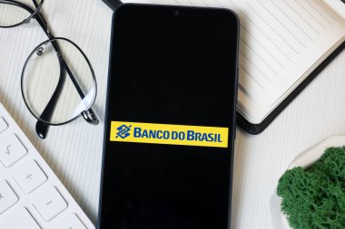 New York, ABD - 11 Haziran 2024: Banco do Brasil Logosu Telefon Ekranı, Şirket Simgesi.