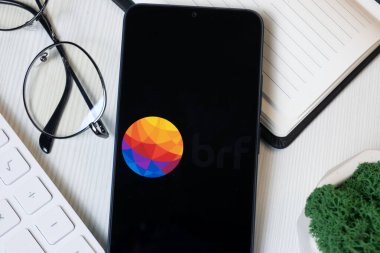 New York, ABD - 11 Haziran 2024: BRF Logosu Telefon Ekranında, Şirket Simgesi.