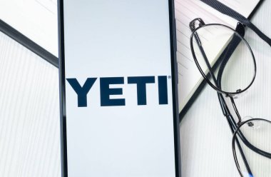 New York, ABD - 30 Haziran 2024: Yeti Logosu veya Telefon Ekranında Simge.