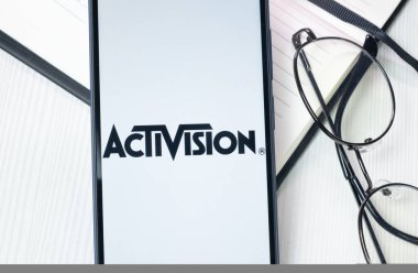 New York, ABD - 30 Haziran 2024: Telefon Ekranında Activision Logosu veya Simgesi.