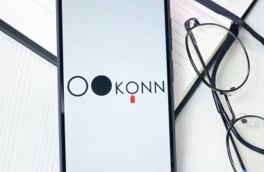 New York, ABD - 30 Haziran 2024: Ookonn Logosu veya Telefon Ekranında Simge.