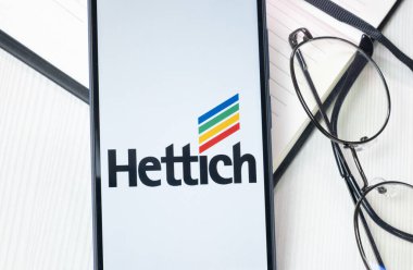 New York, ABD - 30 Haziran 2024: Hettich Logo veya Telefon Ekranında Simge.