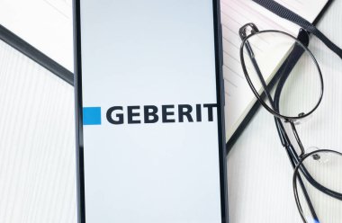 New York, ABD - 30 Haziran 2024: Geberit Logosu veya Telefon Ekranında Simge.