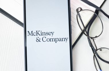 New York, ABD - 30 Haziran 2024: McKinsey Logosu veya Telefon Ekranındaki Simge.