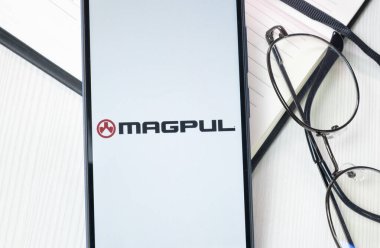 New York, ABD - 30 Haziran 2024: Magpul Logosu veya Telefon Ekranında Simge.