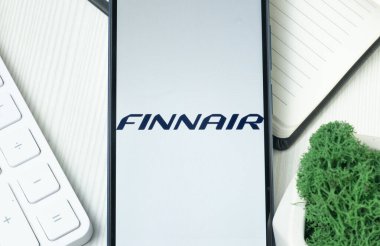 New York, ABD - 21 Haziran 2024: Finnair Logosu Telefon Ekranı, Şirket Simgesi.