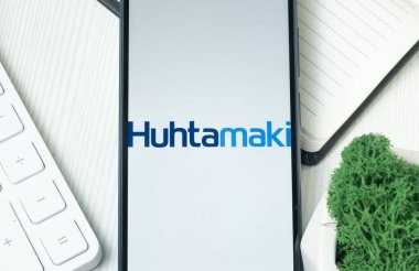 New York, ABD - 21 Haziran 2024: Huhtamaki Logosu Telefon Ekranı, Şirket Simgesi.