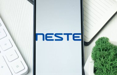 New York, ABD - 21 Haziran 2024: Neste Logosu Telefon Ekranında, Şirket Simgesi.