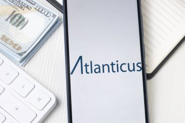 New York, ABD - 21 Haziran 2024: Atlanticus Logosu Telefon Ekranı, Şirket Simgesi.