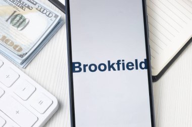 New York, ABD - 21 Haziran 2024: Brookfield Logosu Telefon Ekranı, Şirket Simgesi.