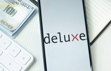 New York, ABD - 21 Haziran 2024: Telefon Ekranında Deluxe Logosu, Şirket Simgesi.