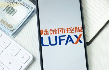 New York, ABD - 21 Haziran 2024: Lufax Logosu Telefon Ekranında, Şirket Simgesi.