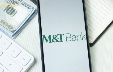 New York, ABD - 21 Haziran 2024: MT Bank Logosu Telefon Ekranı, Şirket Simgesi.