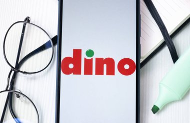 New York, ABD - 1 Ağustos 2024: Dino Logosu Telefon Ekranında, Şirket Simgesi Ekranda.