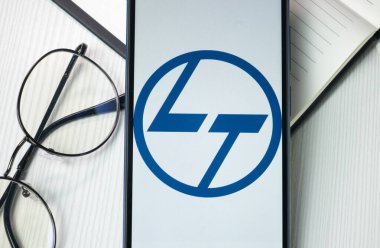 New York, ABD - 21 Haziran 2024: Larsen Toubro Logosu Telefon Ekranı, Şirket Simgesi.