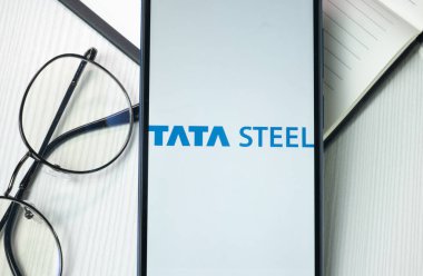 New York, ABD - 21 Haziran 2024: Tata Çelik Logosu Telefon Ekranı, Şirket Simgesi.