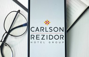 New York, ABD - 21 Haziran 2024: Carlson Rezidor Logosu Telefon Ekranı, Şirket Simgesi.