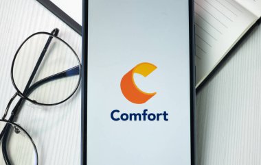 New York, ABD - 21 Haziran 2024: Comfort Inn Logosu Telefon Ekranı, Şirket Simgesi.