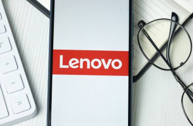 New York, ABD - 21 Haziran 2024: Lenovo Logosu Telefon Ekranı, Şirket Simgesi.