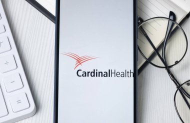 New York, ABD - 21 Haziran 2024: Telefon Ekranında Kardinal Sağlık Logosu, Şirket Simgesi.