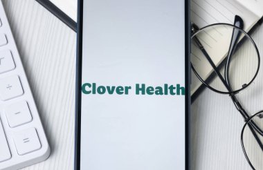 New York, ABD - 21 Haziran 2024: Clover Sağlık Yatırımları Logosu Telefon Ekranında, Şirket Simgesi.