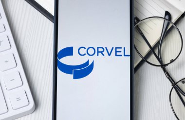 New York, ABD - 21 Haziran 2024: CorVel Şirketi Logosu Telefon Ekranı, Şirket Simgesi.