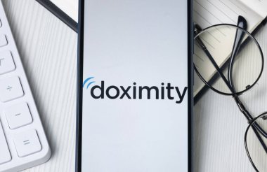 New York, ABD - 21 Haziran 2024: Telefon Ekranında Doximity Logo, Şirket Simgesi.